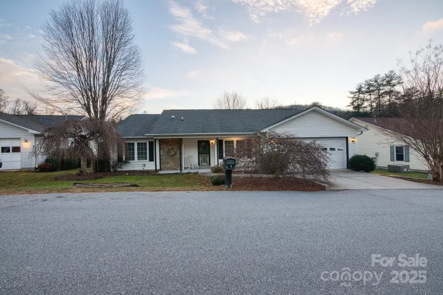 532 Woodfield Lane, Hendersonville, NC 28791 - Image #2