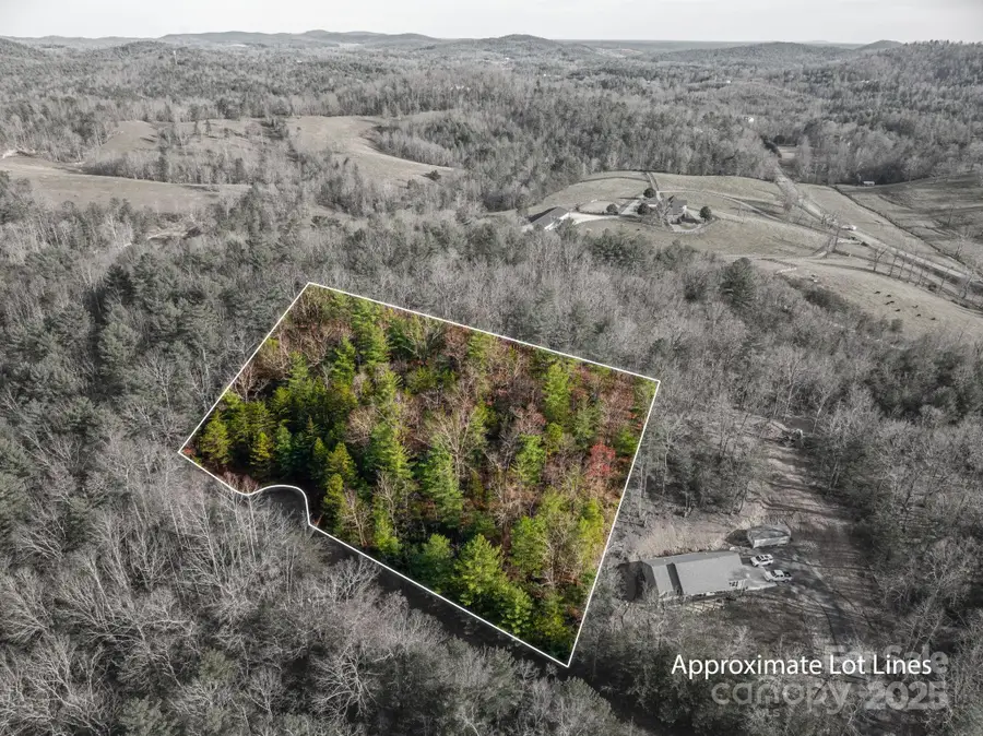 3129 Mountain Laurel Drive, Lenoir, NC 28645 - Image #2