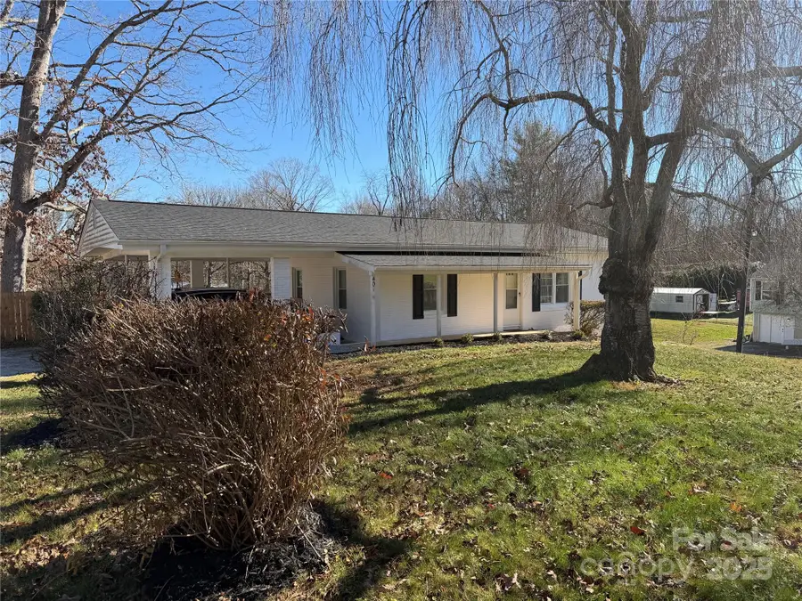 401 Bradshaw Avenue, Hendersonville, NC 28792 - Image #2