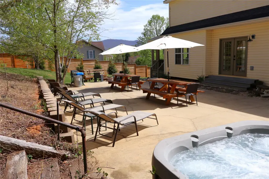 39 Kirkland Drive, Asheville, NC 28805 - Image #2