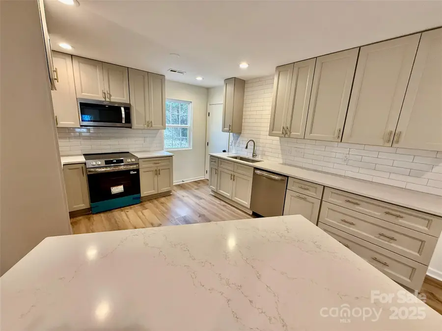 7401 Sheffingdell Drive, Charlotte, NC 28226 - Image #2