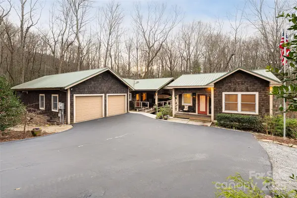 457 Hearthstone Way, Horse Shoe, NC 28742