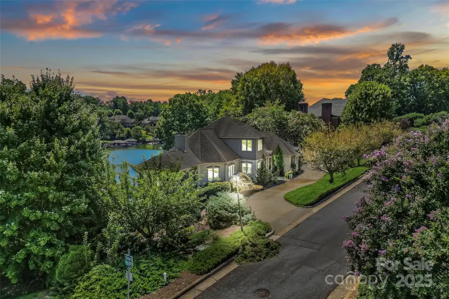 271 44th Avenue Circle Nw, Hickory, NC 28601 - Image #2