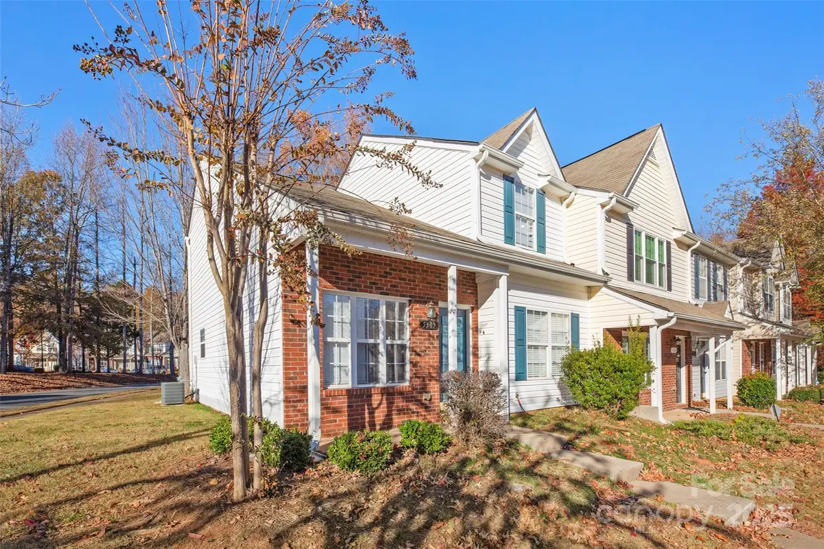 5305 Magnolia Tree Lane, Charlotte, NC 28215 - Image #1