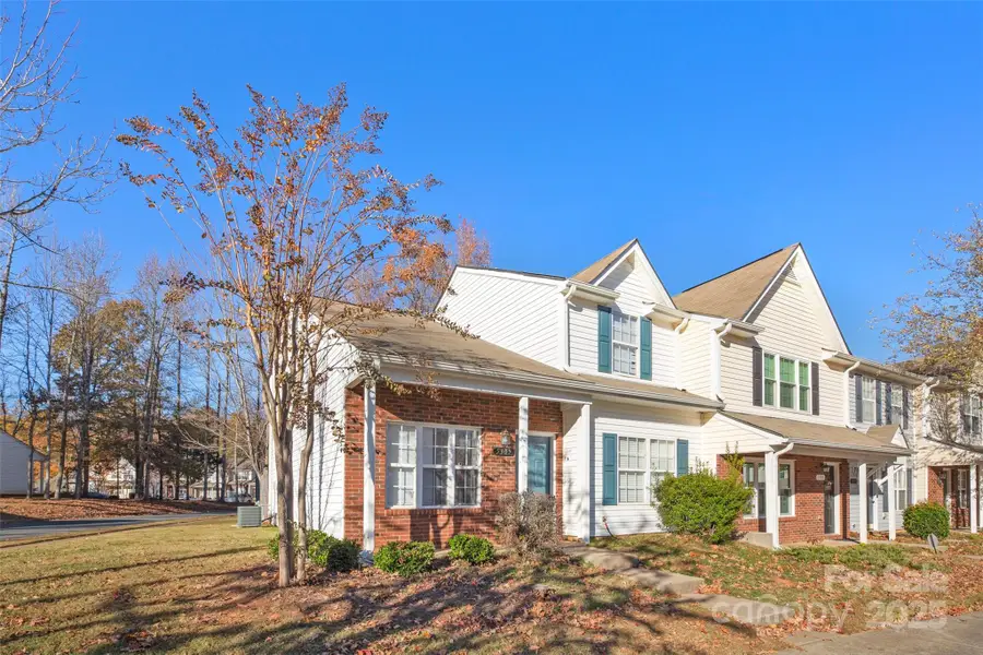 5305 Magnolia Tree Lane, Charlotte, NC 28215 - Image #2