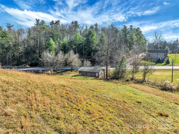 283 Ozone Drive, Saluda, NC 28773