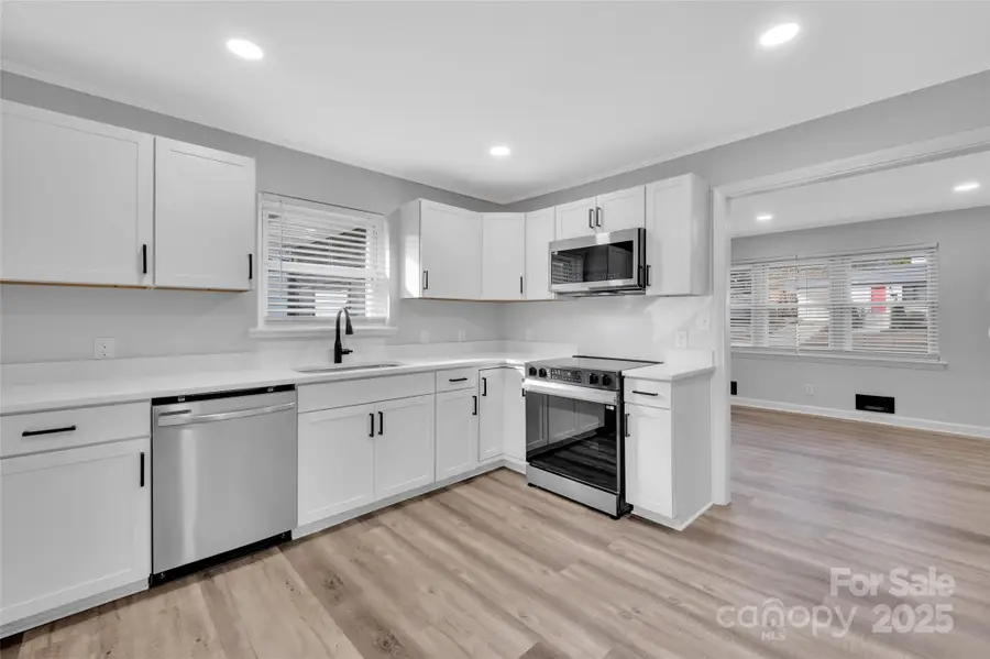 915 Crestmere Street, Charlotte, NC 28208 - Image #2