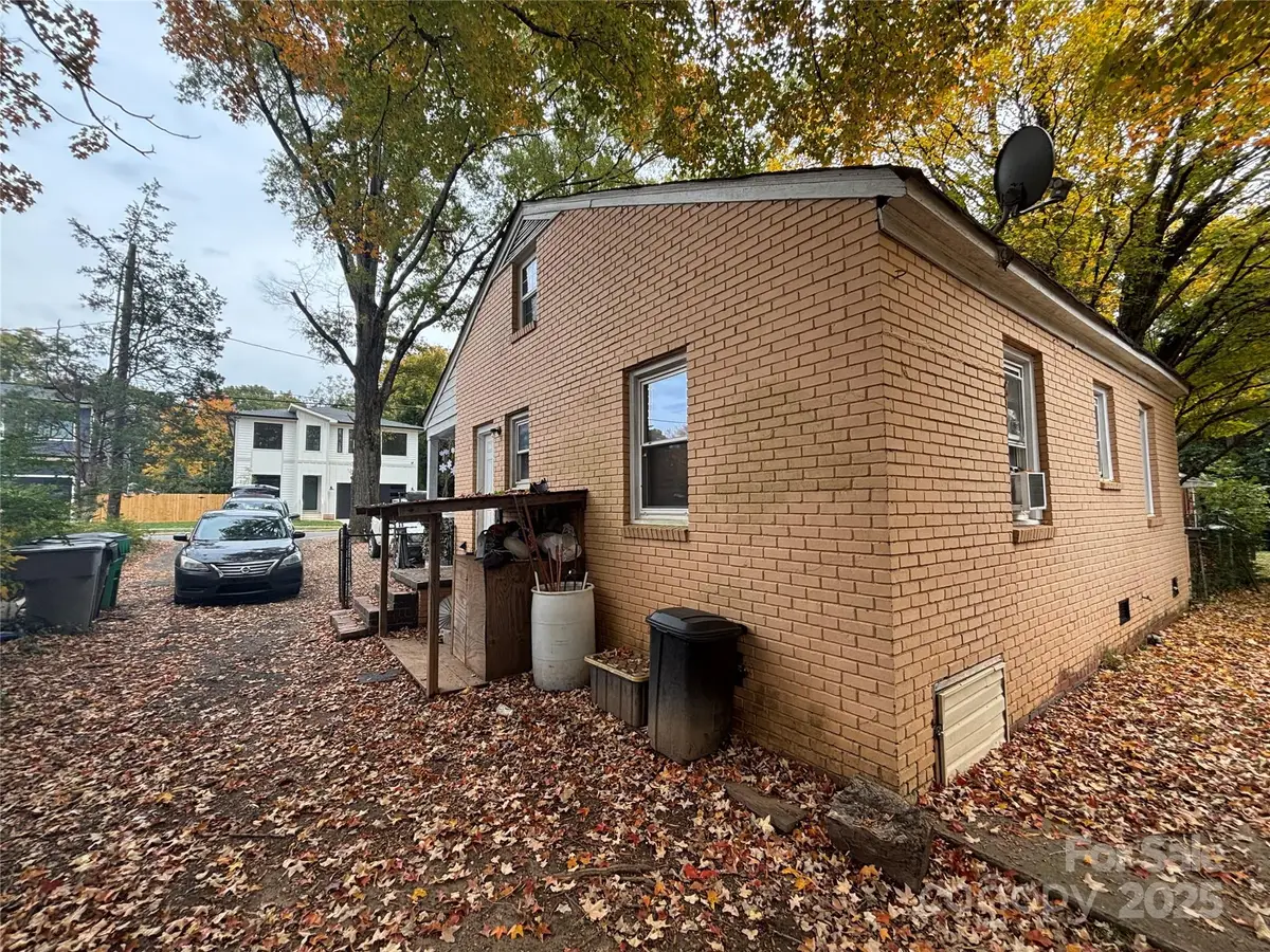 549 W Cama Street, Charlotte, NC 28217 - Image #1