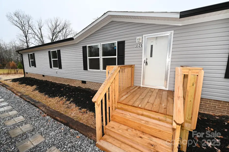 3325 37th Avenue Ne, Hickory, NC 28601 - Image #2