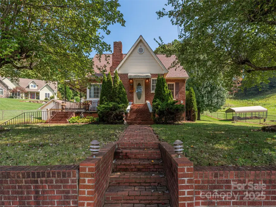 956 Iron Duff Road, Waynesville, NC 28785 - Image #2