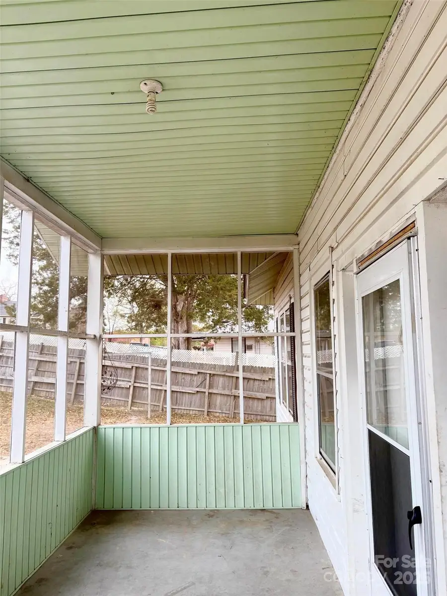 8 Maple Street, Great Falls, SC 29055 - Image #2