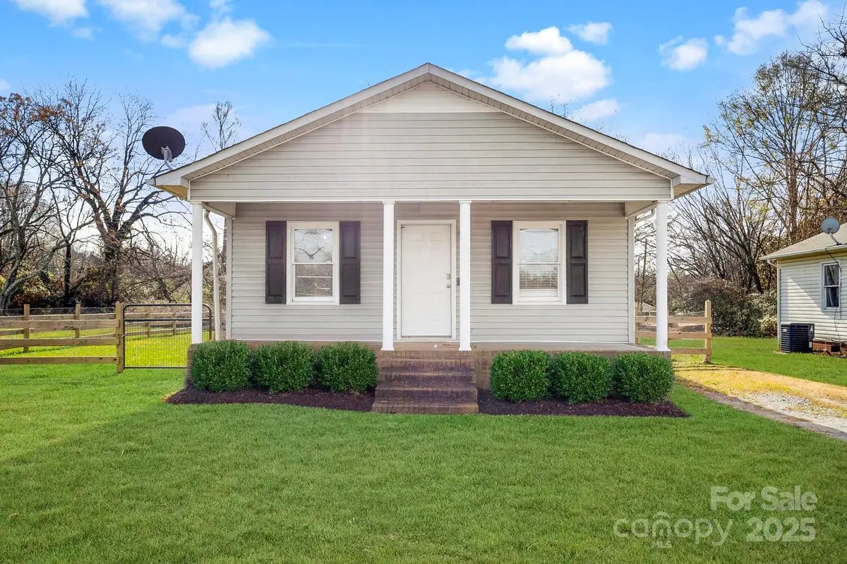 807 Willow Lane, Bessemer City, NC 28016 - Image #1