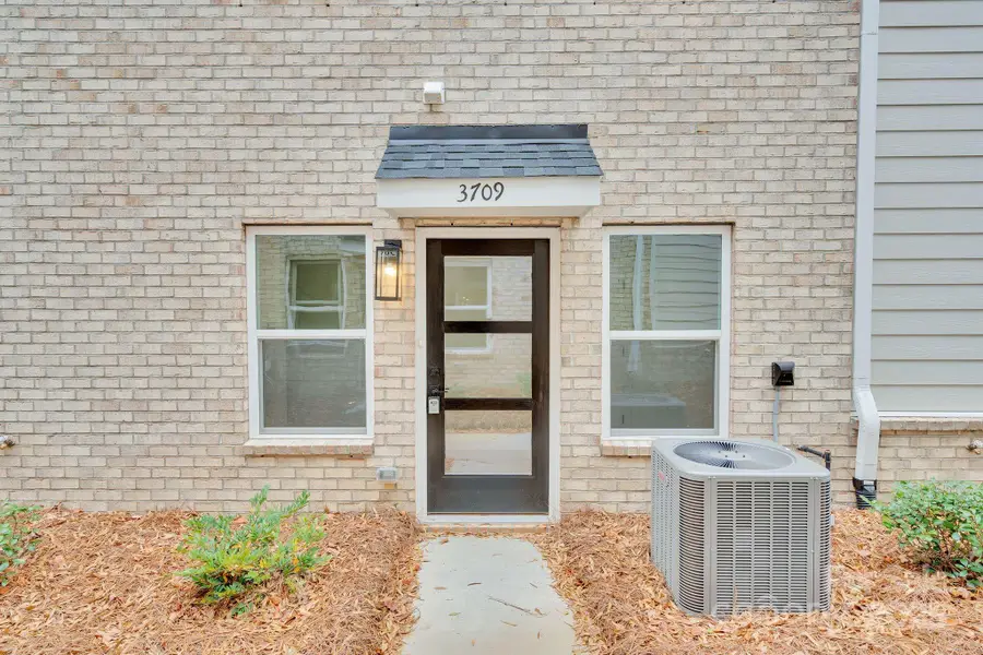 3709 Lou Ann Avenue, Charlotte, NC 28208 - Image #2
