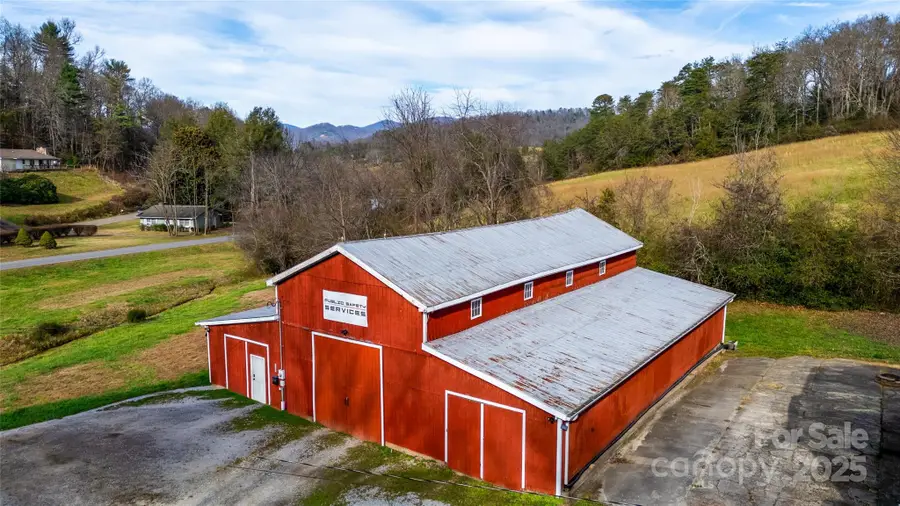 1137 Saunders Road, Franklin, NC 28734 - Image #2