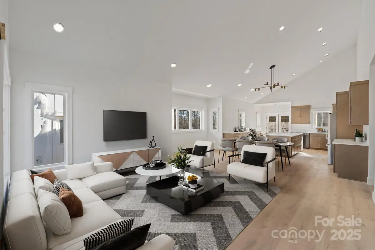 5733 Selkirk Drive, Hickory, NC 28601 - Image #1