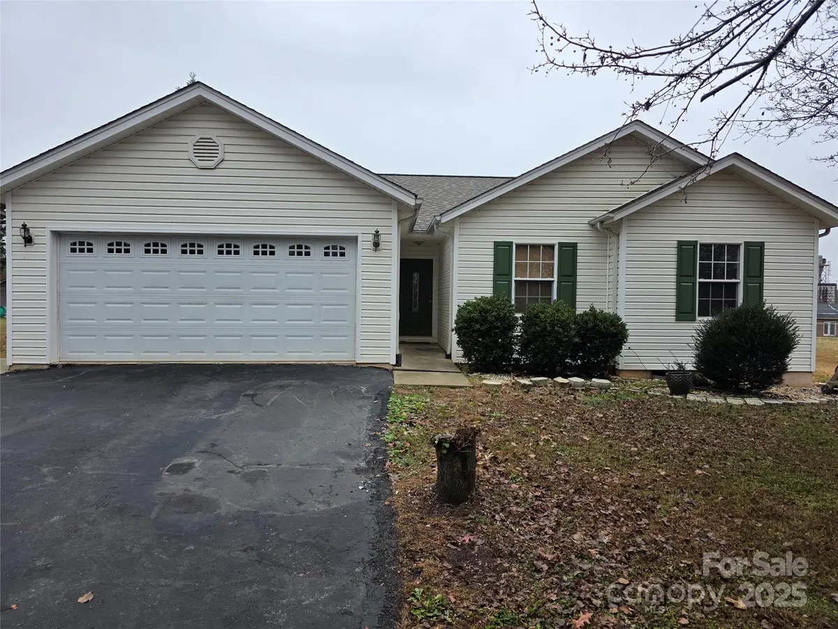 105 3rd Avenue Nw, Hildebran, NC 28637 - Image #1