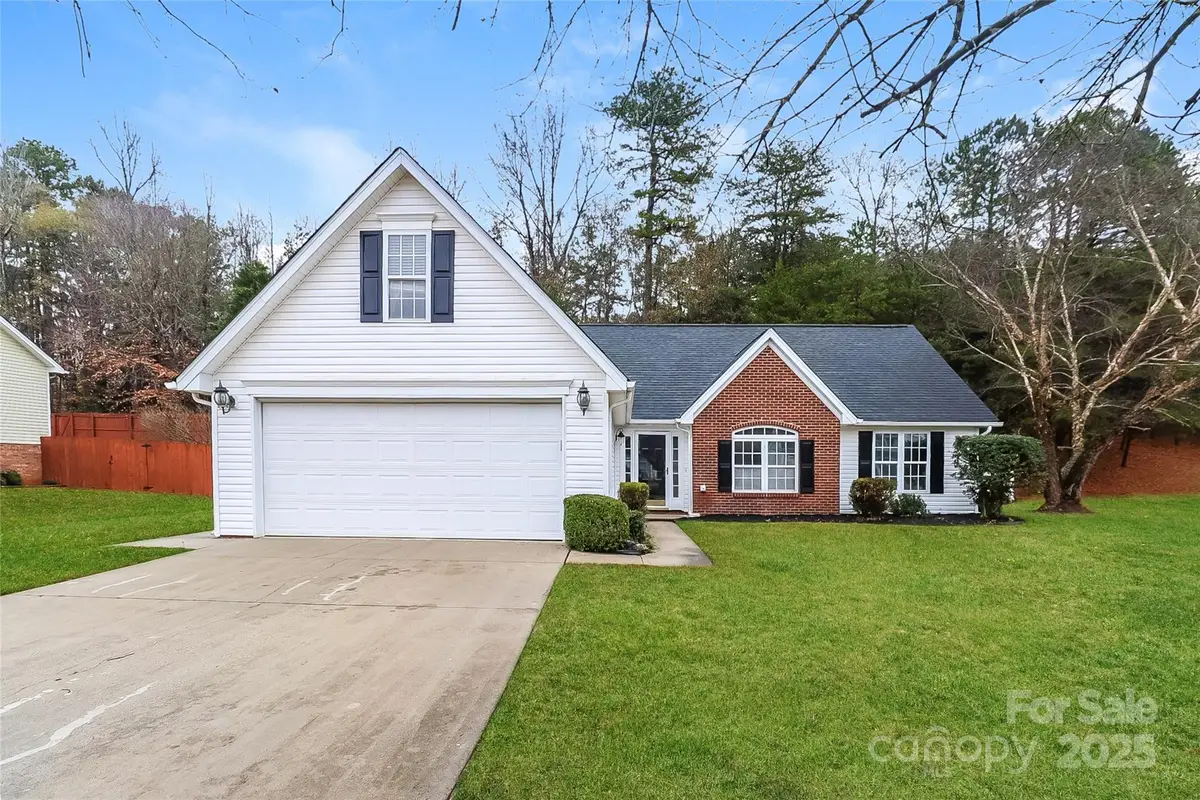 124 Autumn Woods Boulevard, Mount Holly, NC 28120 - Image #1