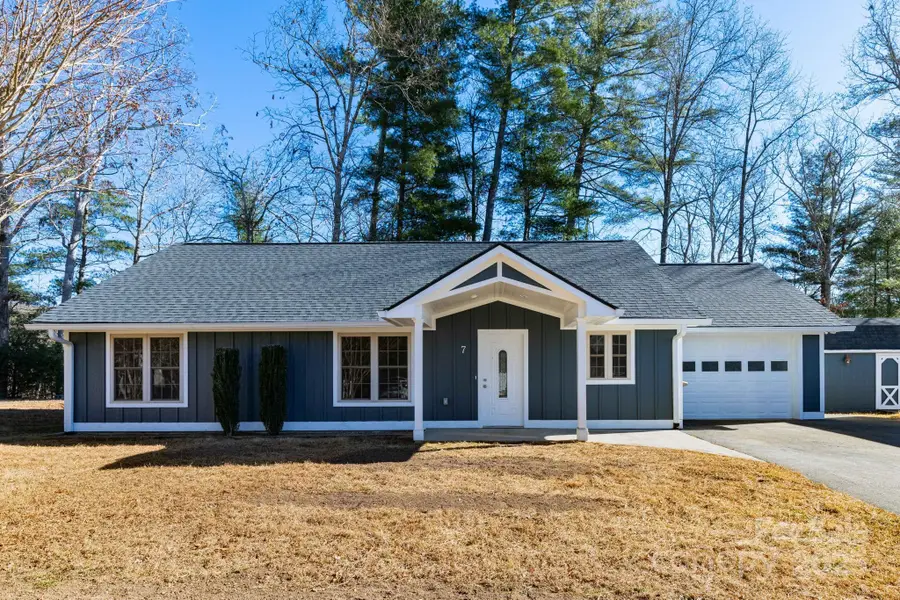 7 Mcgee Ridge Road, Fairview, NC 28730 - Image #2