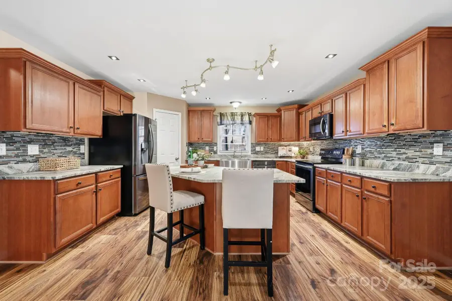 2624 Mt Isle Harbor Drive, Charlotte, NC 28214 - Image #3