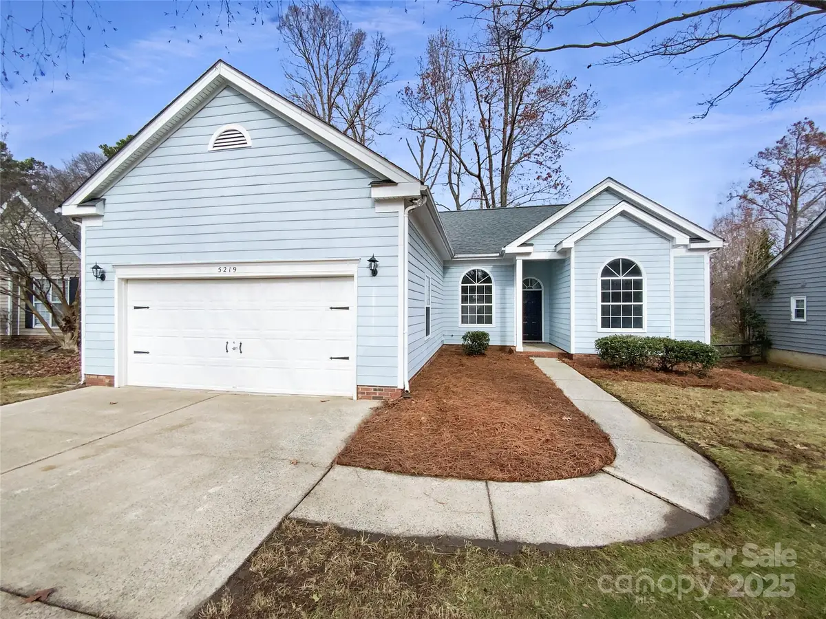 5219 Hedgecrest Place, Charlotte, NC 28269 - Image #1