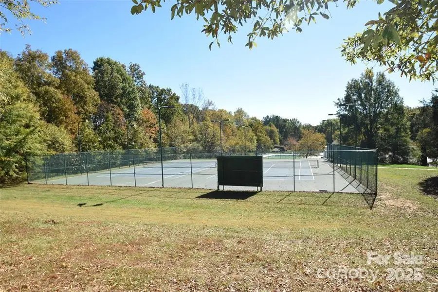 10214 Stoneykirk Lane, Charlotte, NC 28269 - Image #3