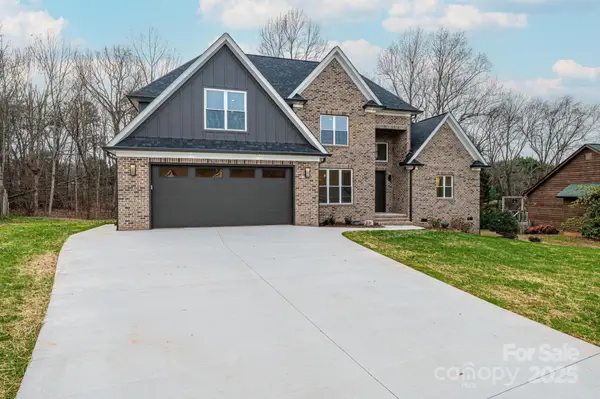 1328 33rd Avenue Drive Ne, Hickory, NC 28601