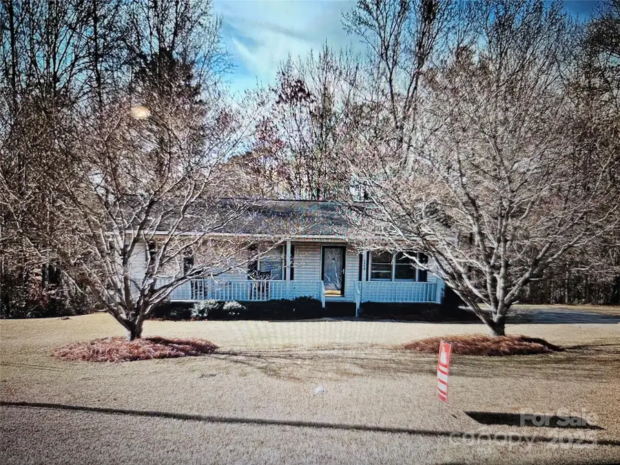 2486 Oxford Circle, Lancaster, SC 29720 - Image #2