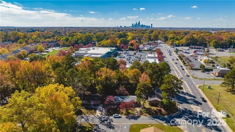 514 Camrose Drive, Charlotte, NC 28215 - Image #2