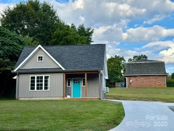 31 W Berkley Street, Granite Falls, NC 28630