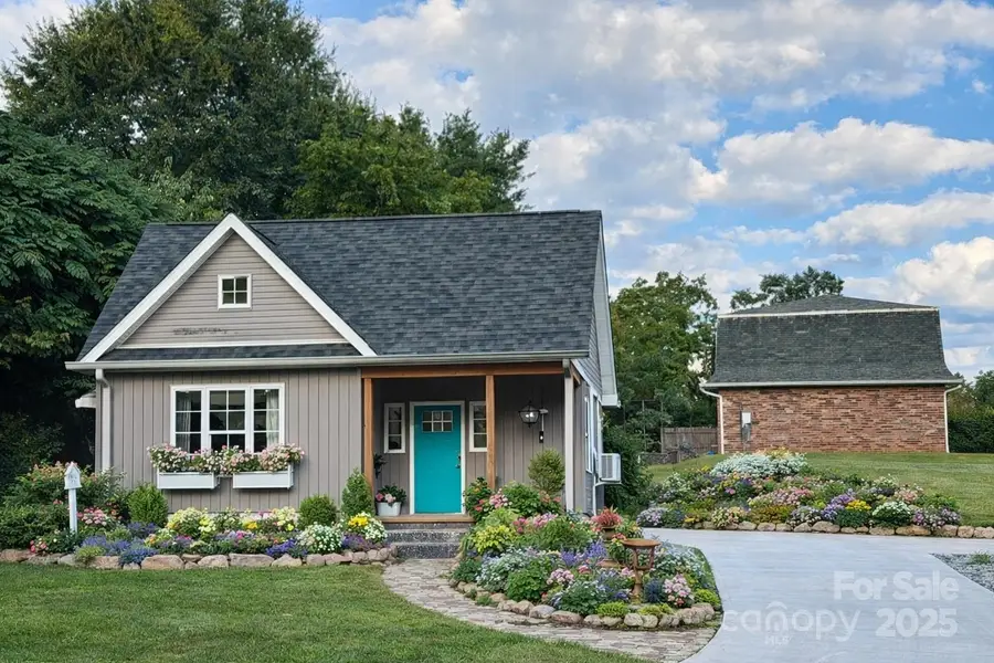 31 W Berkley Street, Granite Falls, NC 28630 - Image #2