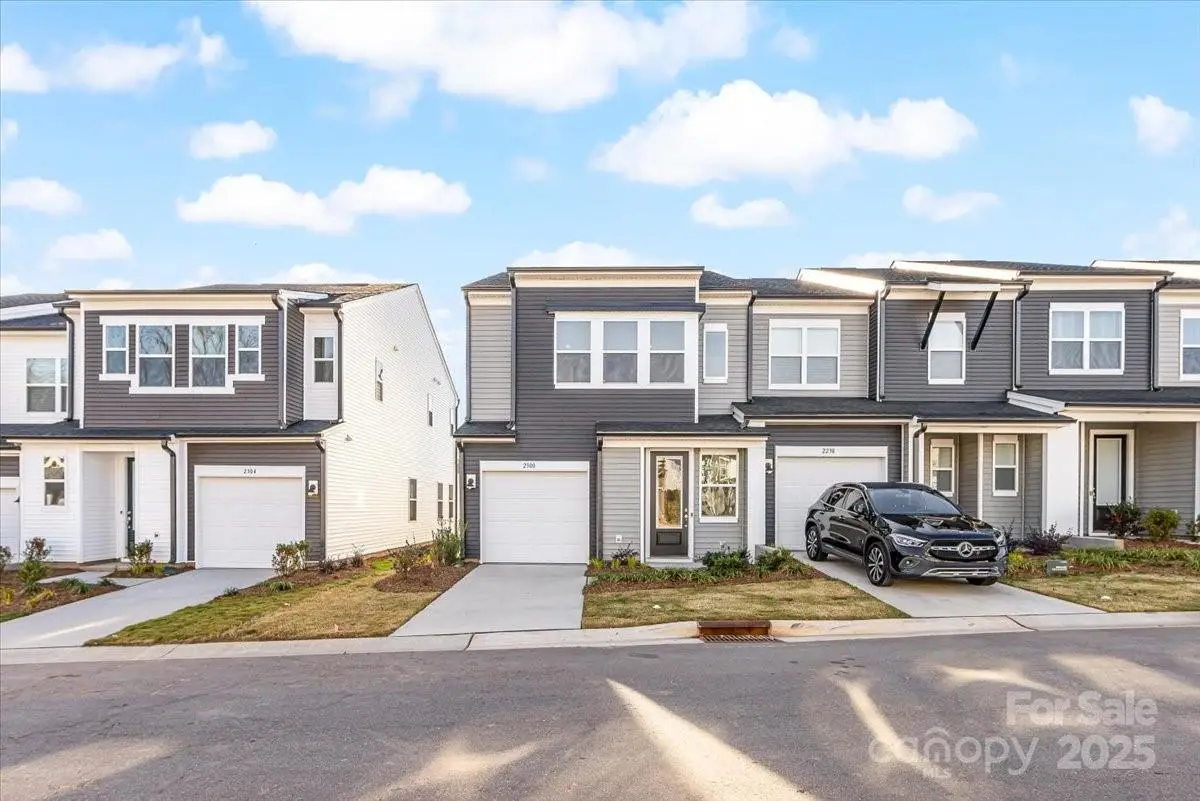 2300 Endeavor Run, Charlotte, NC 28269 - Image #1