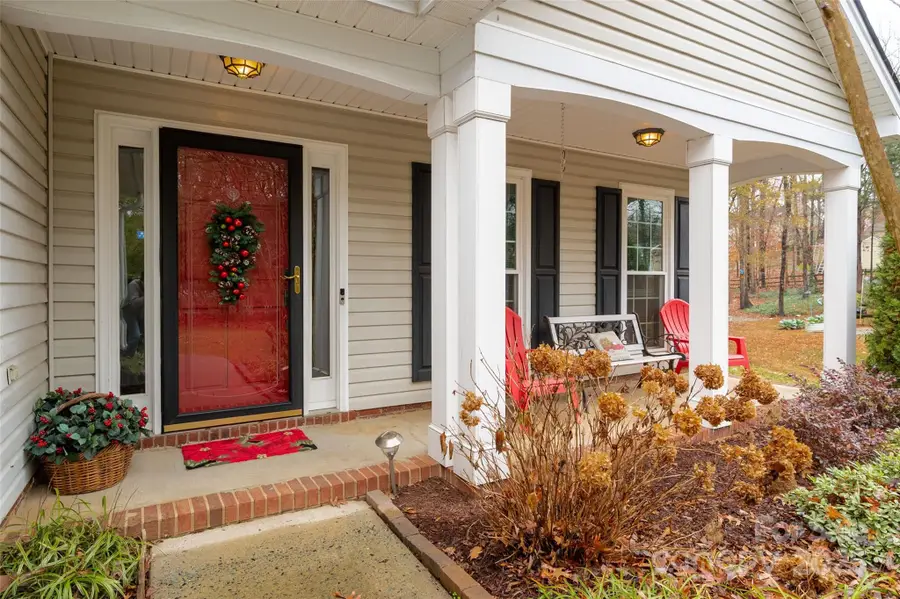 6045 Burnt Mill Run, Matthews, NC 28104 - Image #2