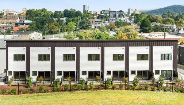 3 Lee Garden Lane #104, Asheville, NC 28801