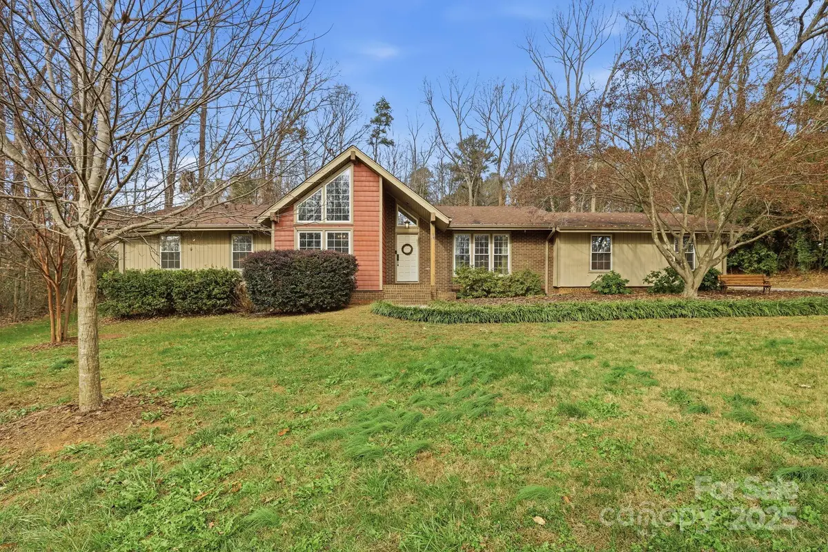 301 Chestnut Lane, Statesville, NC 28625 - Image #1