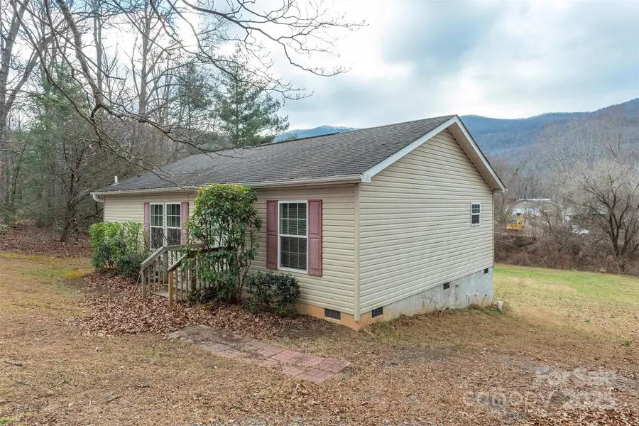 332 Richmond Avenue, Swannanoa, NC 28778 - Image #2