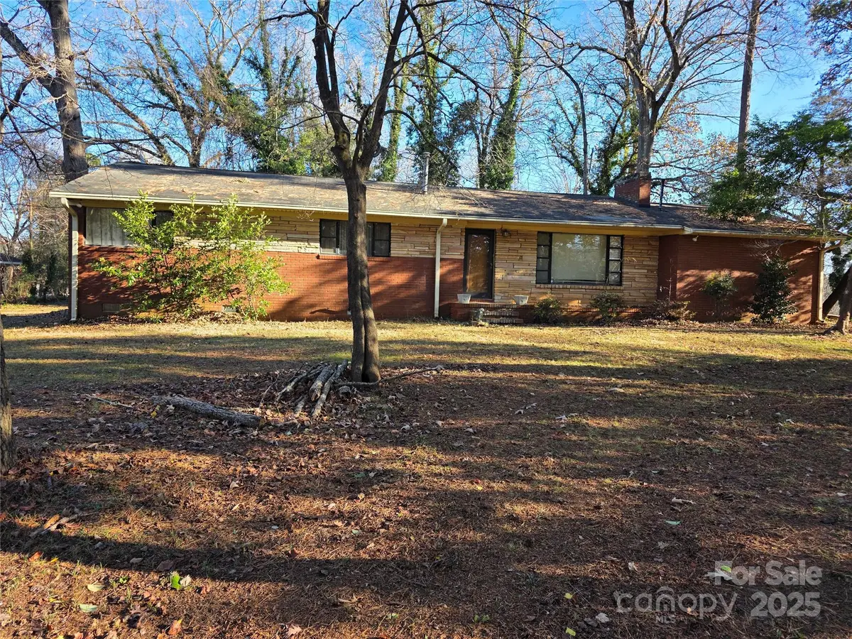 6600 Elmwood Circle, Charlotte, NC 28214 - Image #1