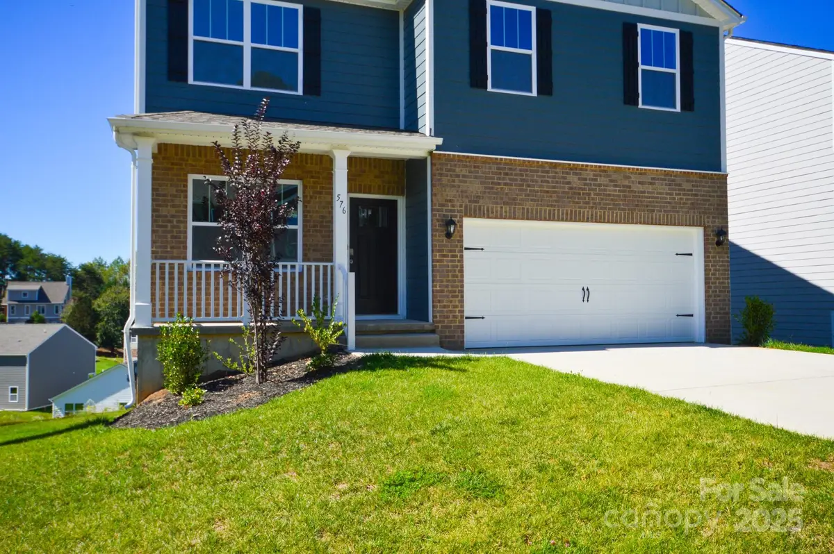 576 Country Oak Drive, Asheville, NC 28804 - Image #1