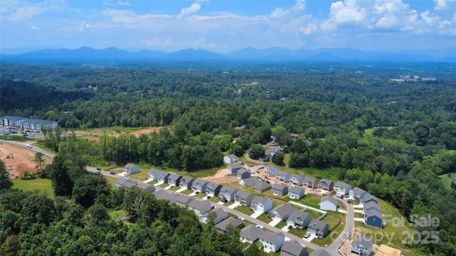 576 Country Oak Drive, Asheville, NC 28804 - Image #2