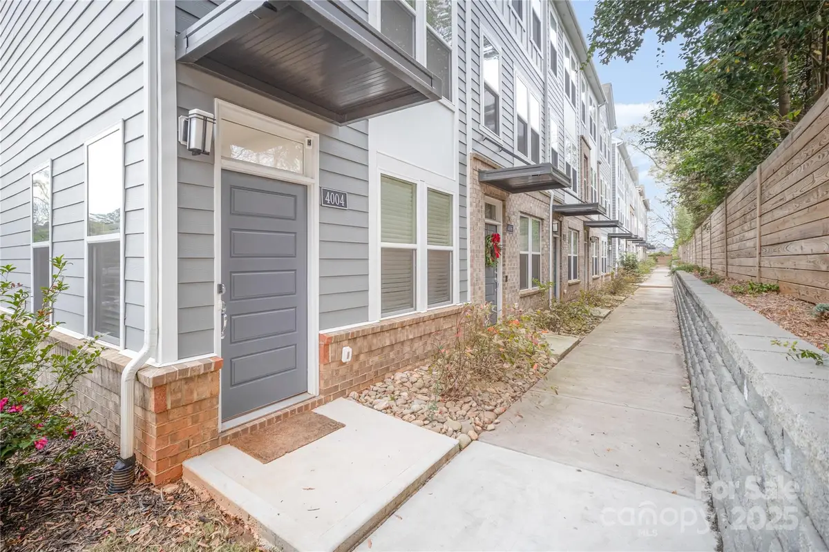4004 Capital Ridge Court, Charlotte, NC 28205 - Image #1