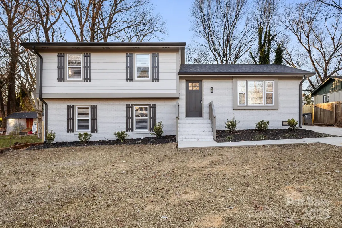 6133 Eagle Peak Drive, Charlotte, NC 28214 - Image #1