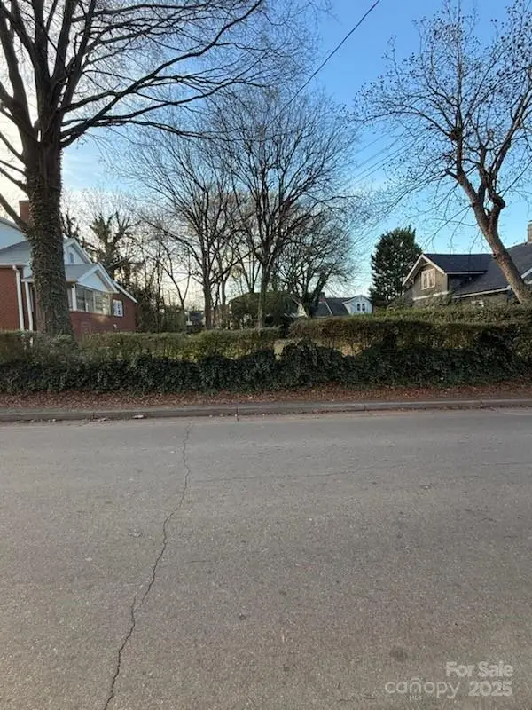 321 Campus Street, Charlotte, NC 28216