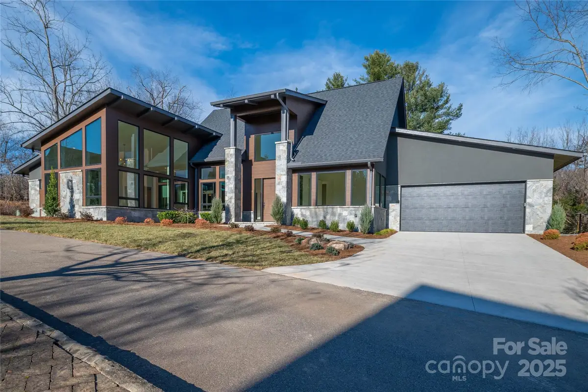 11 Kiftsgate Court, Asheville, NC 28804 - Image #1