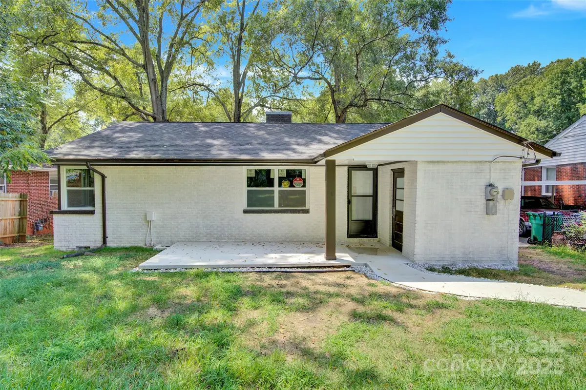 3300 Bonaire Drive, Charlotte, NC 28208 - Image #1