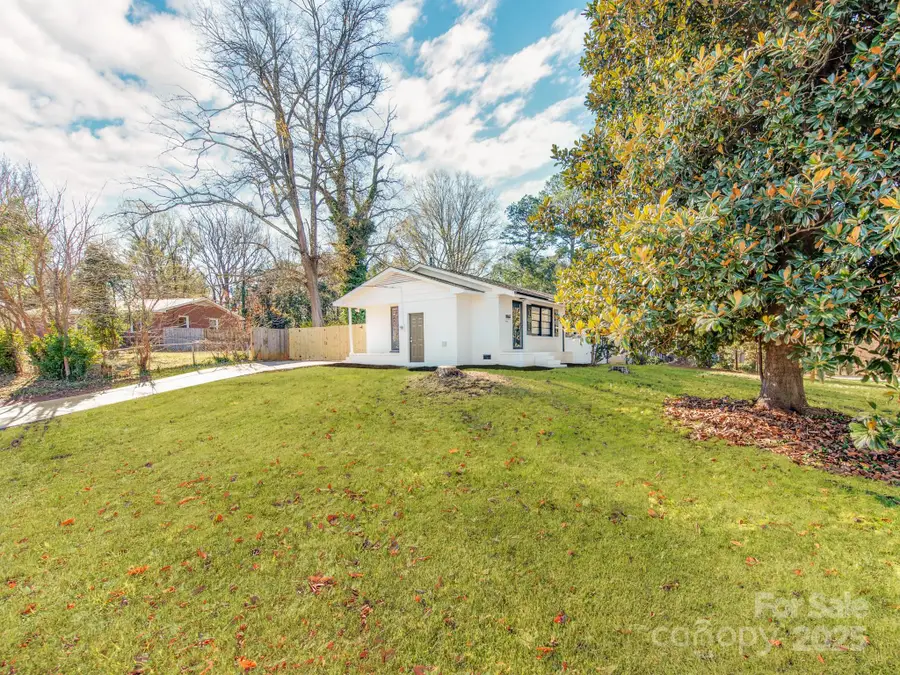 3918 Tipperary Place, Charlotte, NC 28215 - Image #2