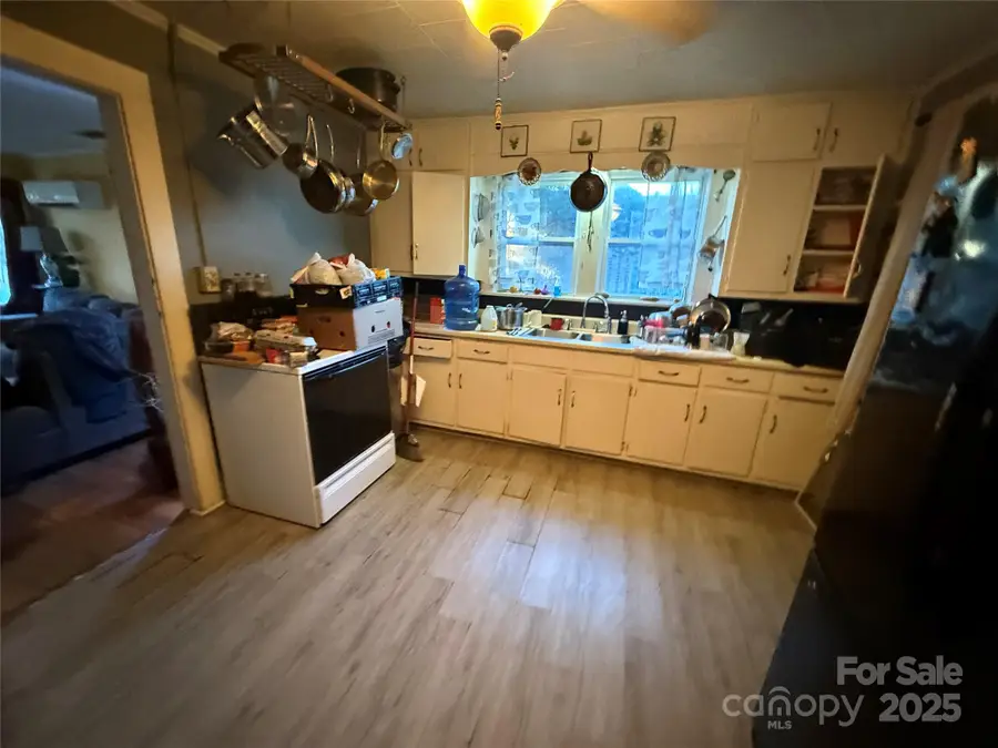 712 Griffin Avenue Nw, Valdese, NC 28690 - Image #3