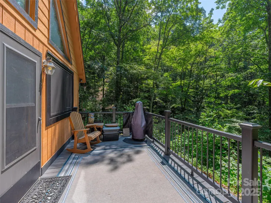 160 Tracy Place, Clyde, NC 28721 - Image #2