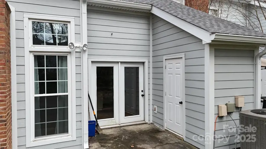 9449 Kings Falls Drive, Charlotte, NC 28210 - Image #3