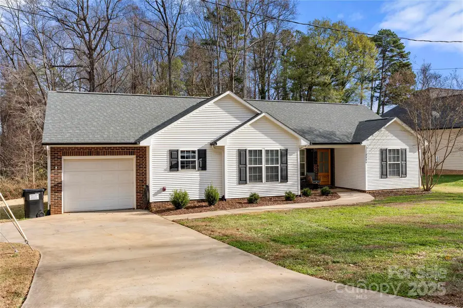 2546 Las Brisas Lane, Denver, NC 28037 - Image #2