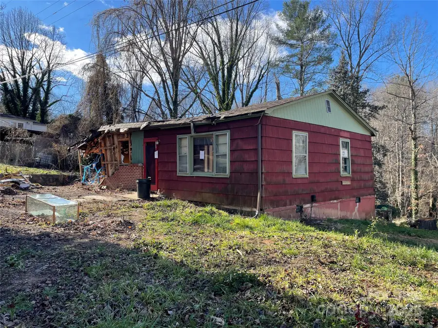 819 Montclair Circle Nw, Lenoir, NC 28645 - Image #2