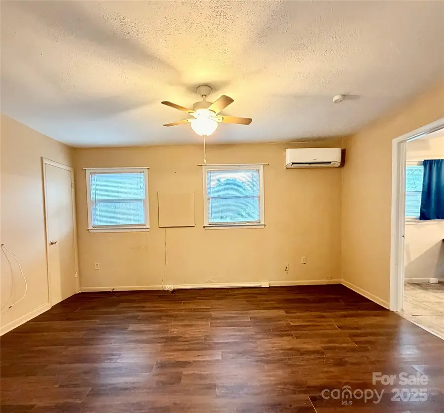 9 Riddle Road, Swannanoa, NC 28778 - Image #2